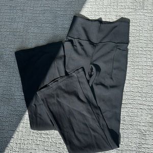 Athleta flare ribbed leggings with pockets